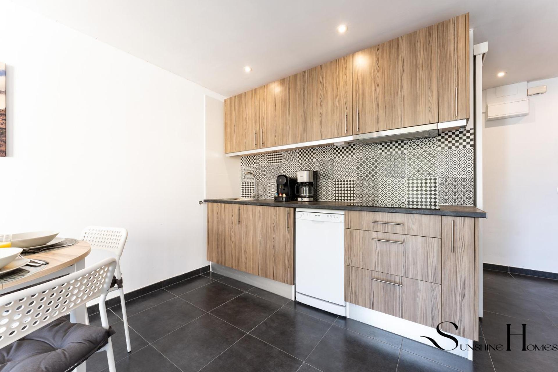 Stylish Seaview Terrace Retreat *